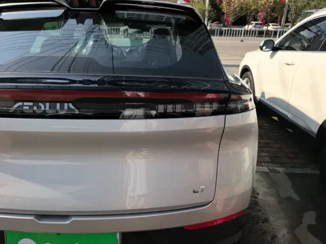 Dongfeng Fengshen L7 — Фото автомобиля 7