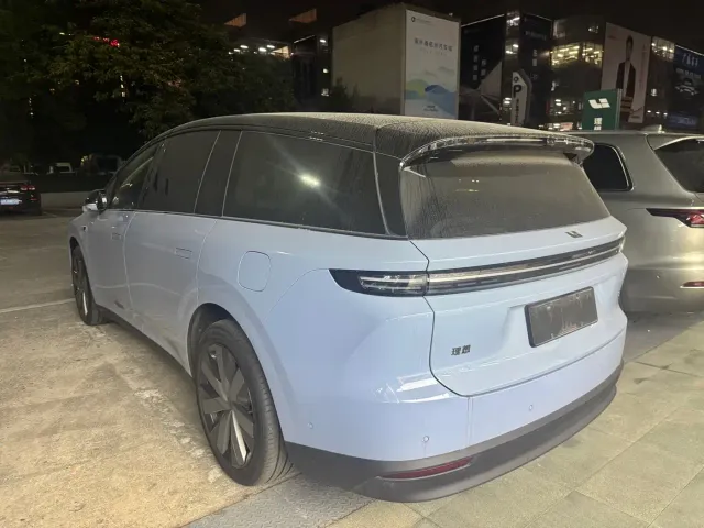 Li Auto i8 — Фото автомобиля 8