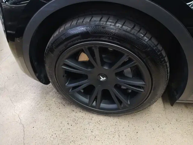 Tesla Model Y — Фото автомобиля 22