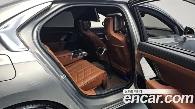 BMW 7-Series 7 серия (G70) 740i xDrive M Sport — Фото автомобиля 12