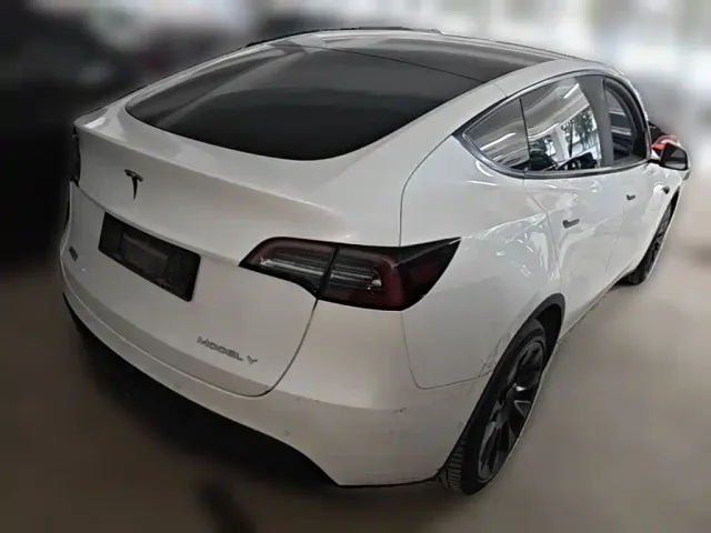 Tesla Model Y 2022 Facelift Long Range All-Wheel Drive Version — Фото автомобиля 9