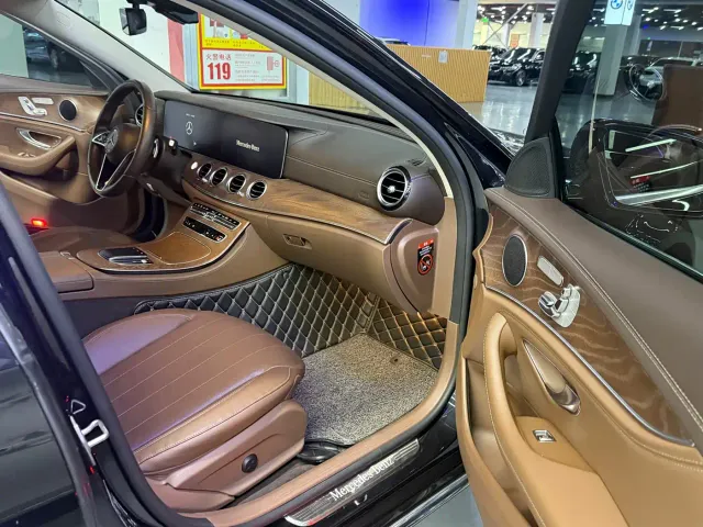Mercedes-Benz E-Class — Фото автомобиля 8