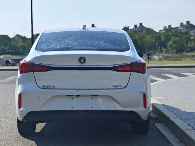 Changan Eado — Фото автомобиля 5