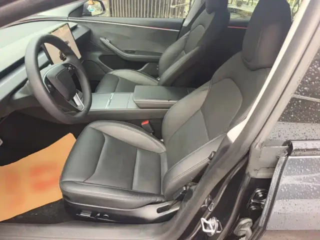 Tesla Model 3 — Фото автомобиля 14