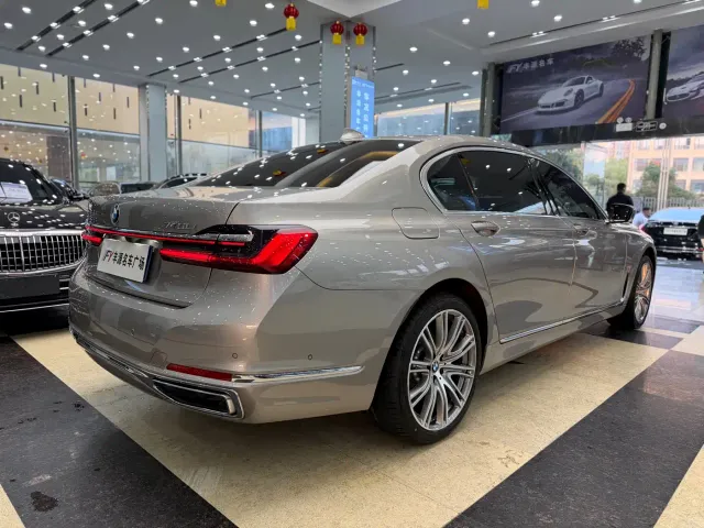 BMW 7 Series — Фото автомобиля 27
