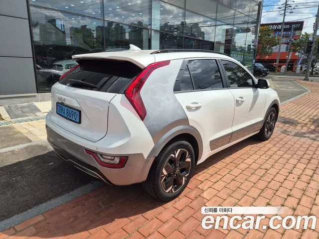 Kia Niro — Фото автомобиля 13
