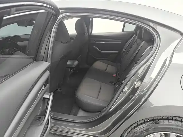 Mazda Axela — Фото автомобиля 12
