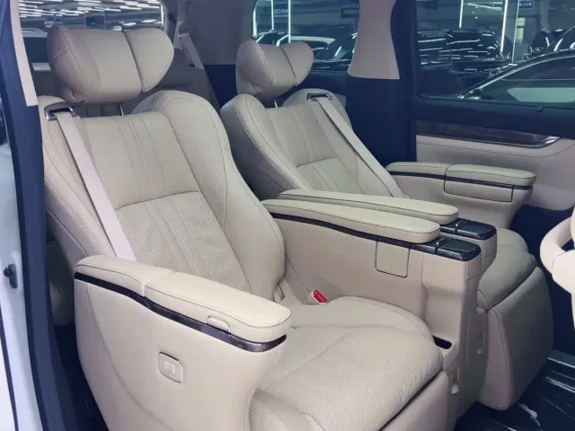 Toyota Vellfire — Фото автомобиля 5