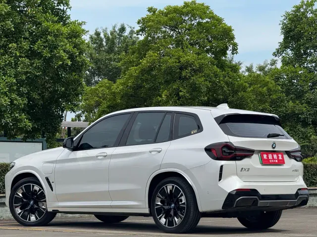 BMW iX3 — Фото автомобиля 6