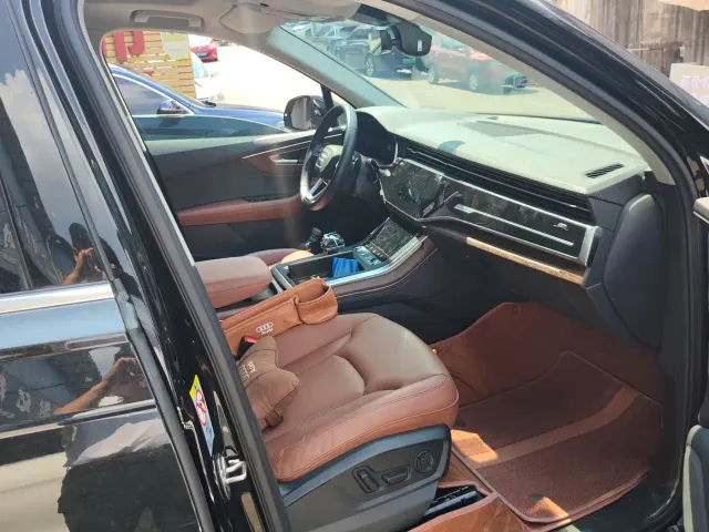 Audi Q7 — Фото автомобиля 4