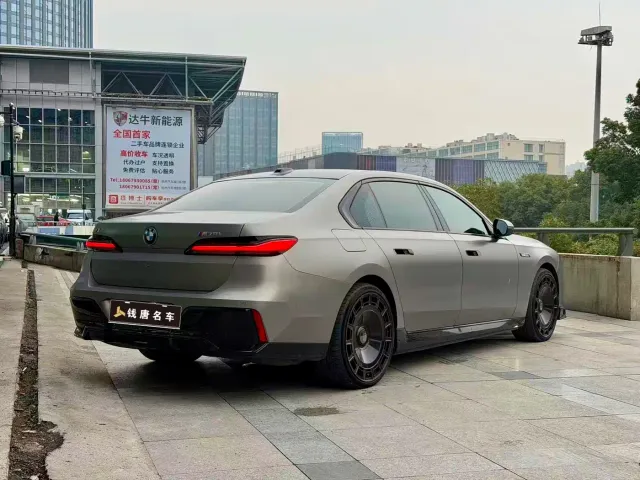 BMW i7 — Фото автомобиля 5