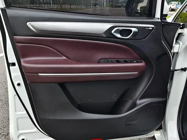 GAC Trumpchi M6 — Фото автомобиля 4