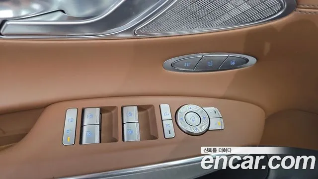Genesis GV70 2.5T Бензин 2WD — Фото автомобиля 25