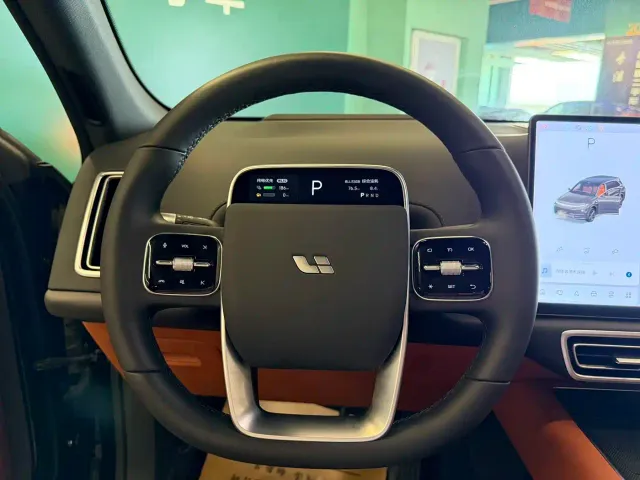 Li Auto L7 — Фото автомобиля 9