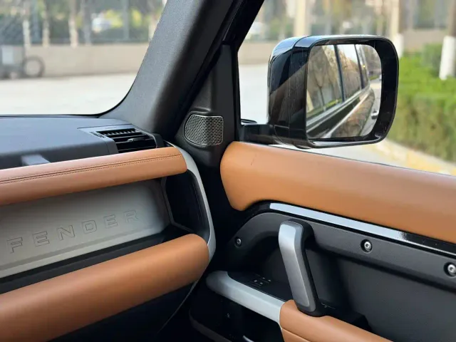 Land Rover Defender — Фото автомобиля 11