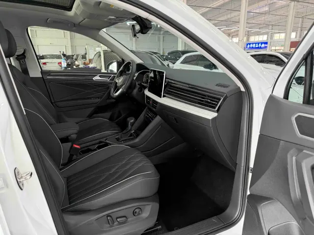 Volkswagen Tiguan L — Фото автомобиля 18