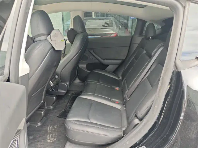 Tesla Model Y — Фото автомобиля 3