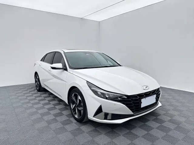 Hyundai Elantra — Фото автомобиля 3
