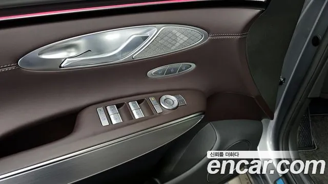Genesis GV70 2.5T Бензин AWD — Фото автомобиля 30