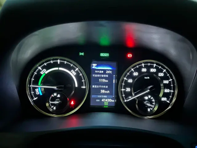Toyota Vellfire — Фото автомобиля 10