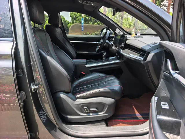 Roewe RX5 Max — Фото автомобиля 13