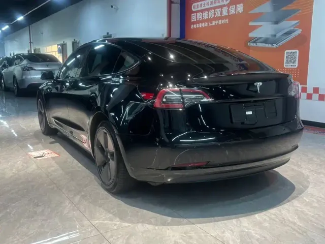 Tesla Model 3 — Фото автомобиля 9