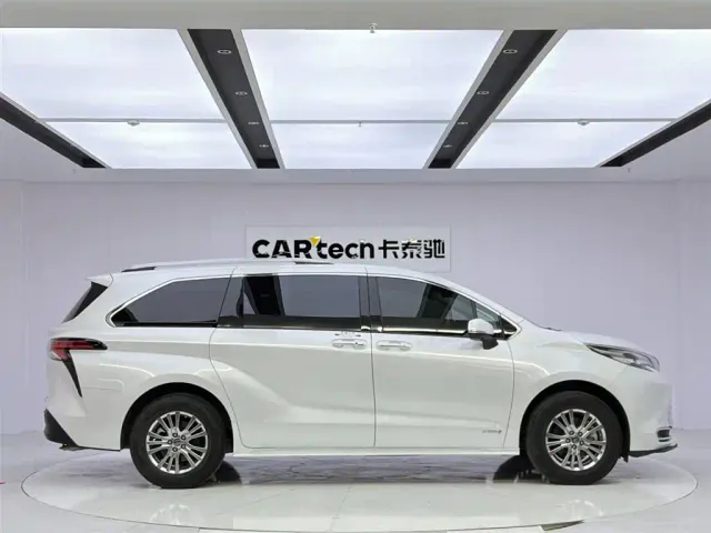 Toyota Sienna — Фото автомобиля 6
