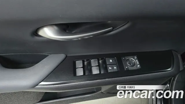 Lexus UX — Фото автомобиля 16