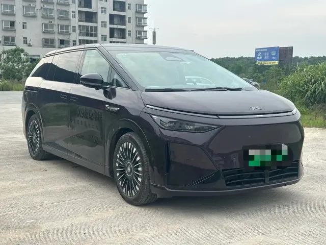 Xpeng X9 — Фото автомобиля 5
