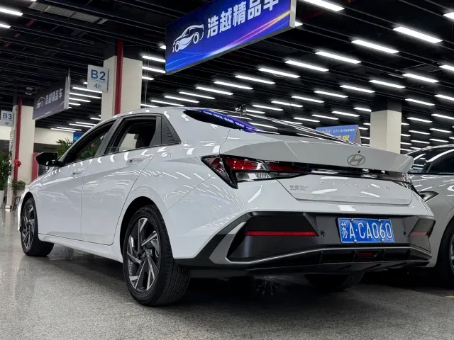 Hyundai Elantra — Фото автомобиля 11