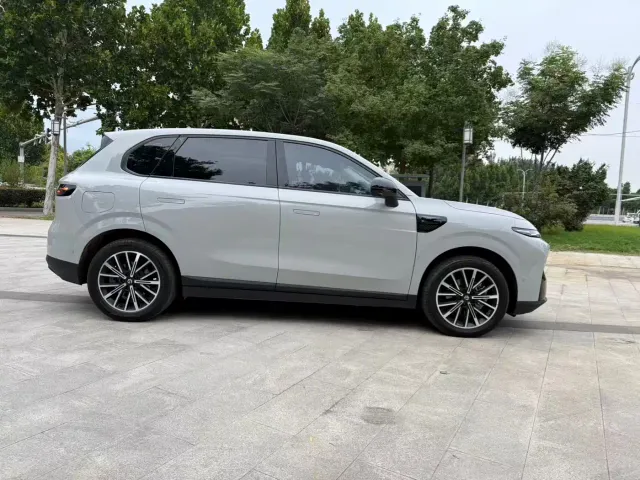 Leapmotor B10 — Фото автомобиля 4