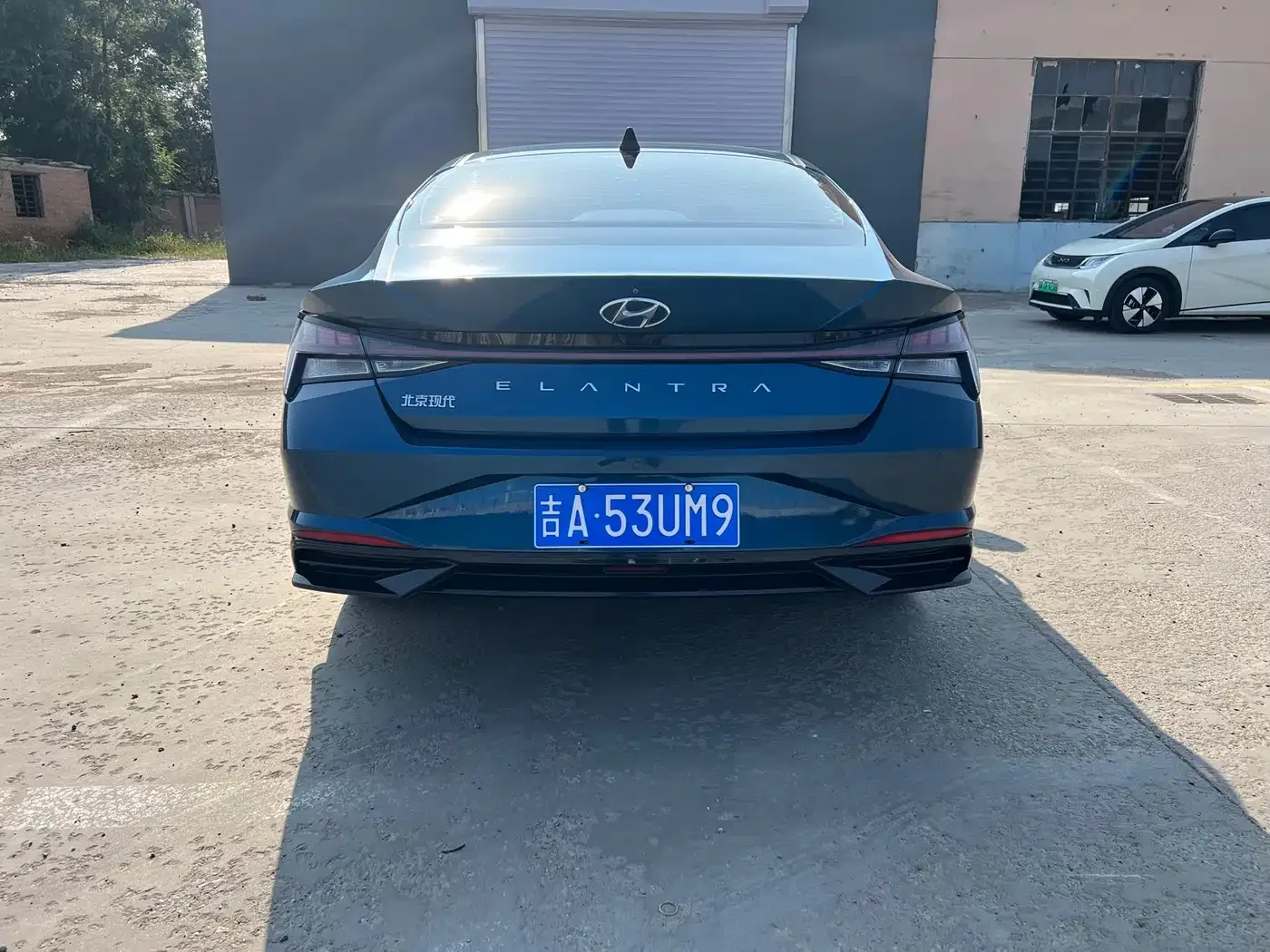 Hyundai Elantra 2022 1.5L CVT LUX Premium Edition — Фото автомобиля 4