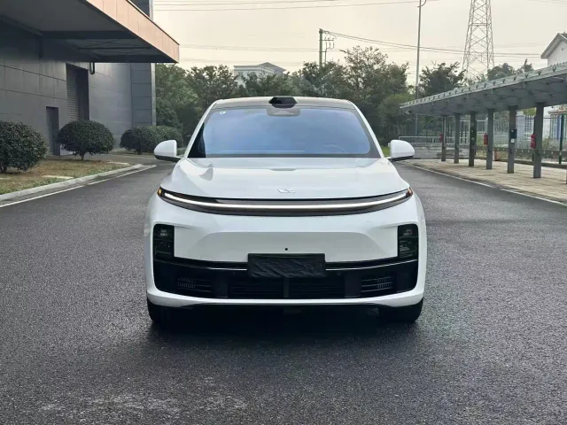 Li Auto L7 — Фото автомобиля 2
