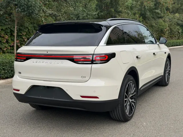 Leapmotor C11 — Фото автомобиля 11