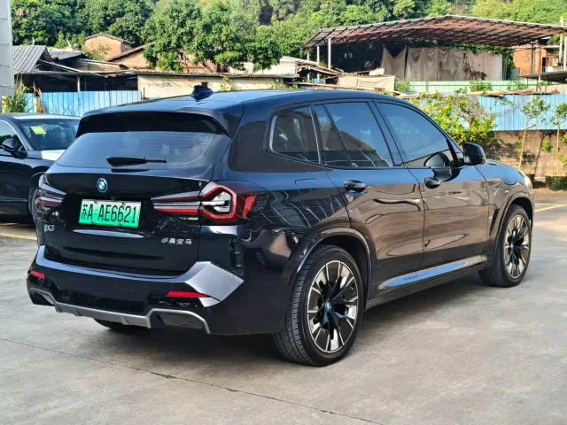 BMW iX3 — Фото автомобиля 5