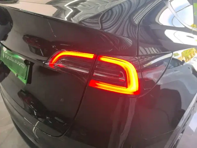 Tesla Model Y — Фото автомобиля 7