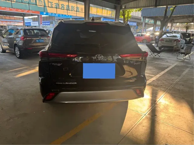 Toyota Highlander — Фото автомобиля 13