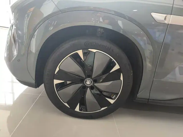 BYD Tang L — Фото автомобиля 22