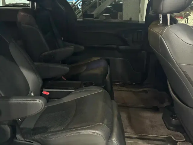 Toyota Sienna — Фото автомобиля 7