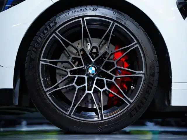 BMW M4 — Фото автомобиля 3