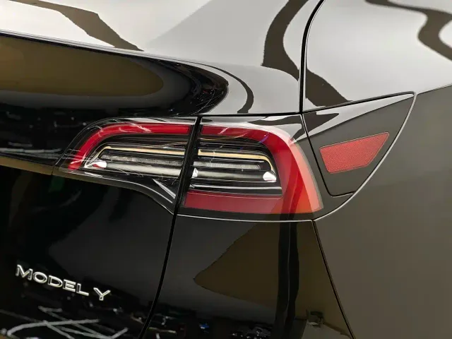Tesla Model Y — Фото автомобиля 21