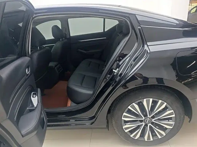 Nissan Teana — Фото автомобиля 16