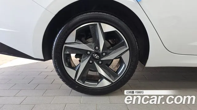 Hyundai AVANTE Avante (CN7) — Фото автомобиля 5