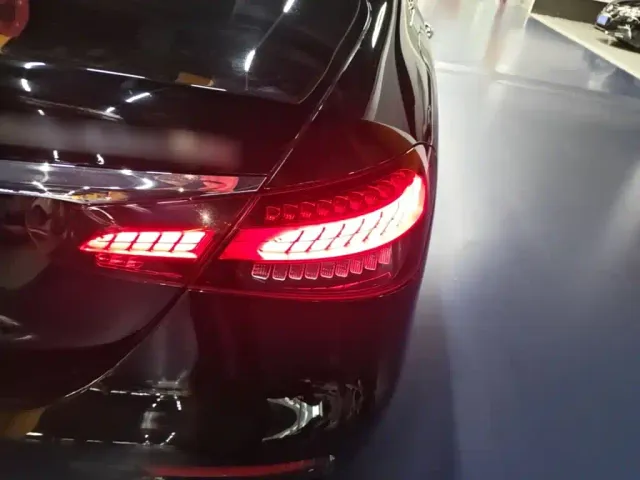 Mercedes-Benz E-Class — Фото автомобиля 7