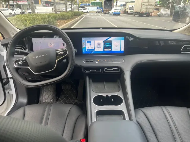 Roewe D7 — Фото автомобиля 13
