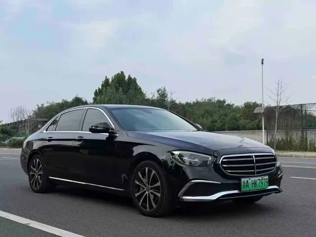 Mercedes-Benz E-Class — Фото автомобиля 3