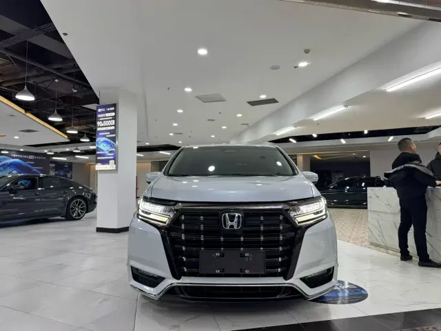 Honda Elysion — Фото автомобиля 2