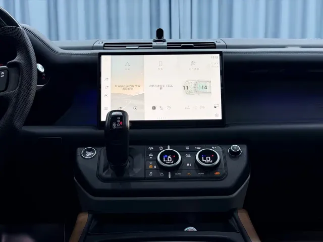 Land Rover Defender — Фото автомобиля 22