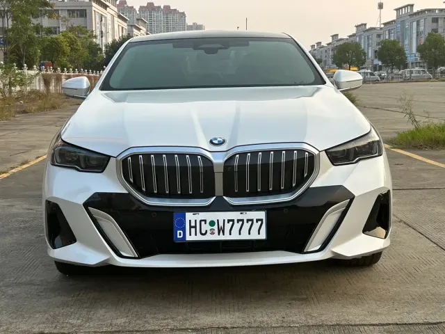 Фотография автомобиля — BMW 5 Series