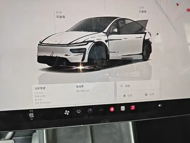 Tesla Model Y — Фото автомобиля 11